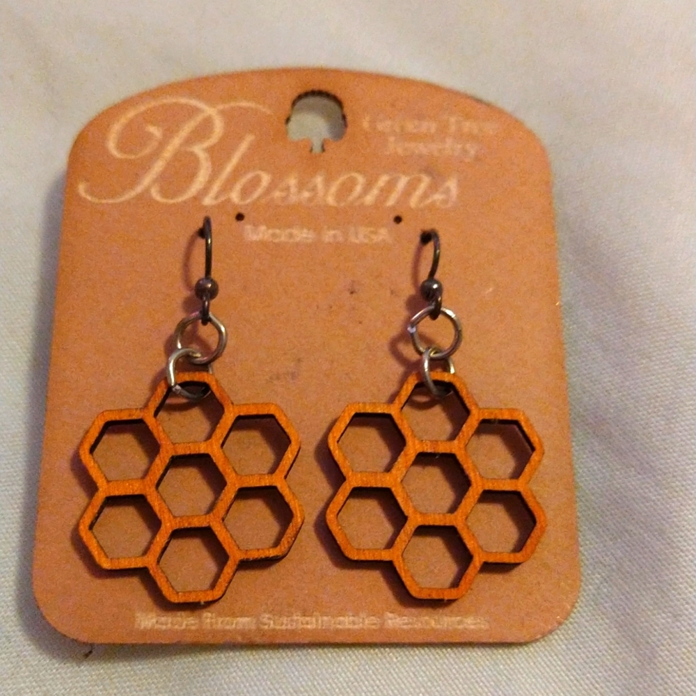 NWOT Blossoms Green Tea 7 Circle Dangling Earrings